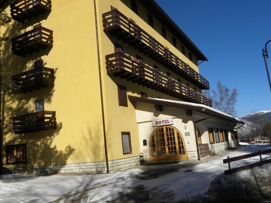 Life Hotels Des Alpes Folgaria Bagian luar foto