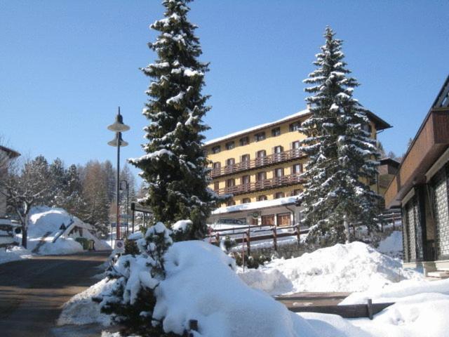 Life Hotels Des Alpes Folgaria Bagian luar foto